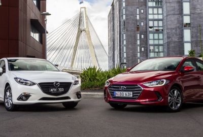 Hyundai Elantra 2016 và Mazda 3